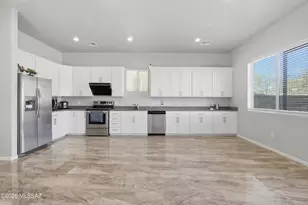 173 E Stone Ct, Tucson, AZ 85705 - Photo 7