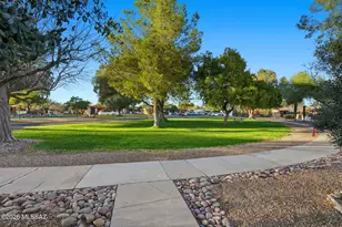 386 S La Canada Dr, Green Valley, AZ 85614 - Photo 19