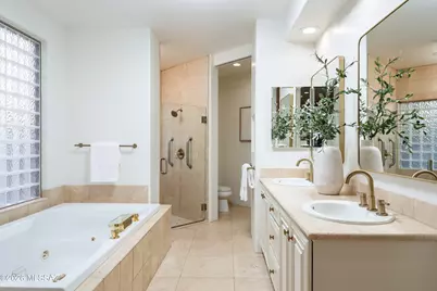 6872 E Desert Wind Court, Tucson, AZ 85750 - Photo 13