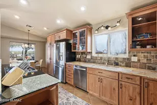 957 E Josephine Saddle Pl, Green Valley, AZ 85614 - Photo 11