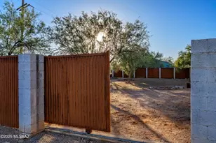 1005 W Emerine Dr, Tucson, AZ 85704 - Photo 29