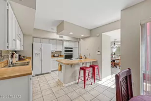 920 W Camino Sagasta, Green Valley, AZ 85622 - Photo 23