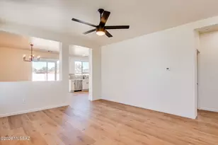 8296 W Razorbill Dr, Tucson, AZ 85757 - Photo 9