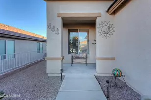 542 W Astruc Dr, Green Valley, AZ 85614 - Photo 7