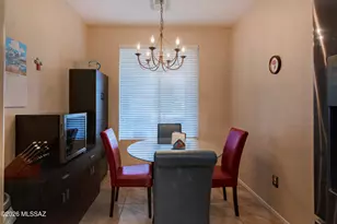 542 W Astruc Dr, Green Valley, AZ 85614 - Photo 11