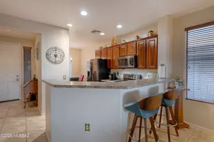 542 W Astruc Dr, Green Valley, AZ 85614 - Photo 7