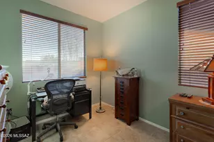 542 W Astruc Dr, Green Valley, AZ 85614 - Photo 17