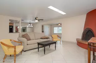 531 S Paseo La Rueda Cir, Green Valley, AZ 85614 - Photo 9