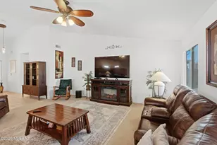 10605 E Heartleaf Willow Dr, Tucson, AZ 85747 - Photo 13