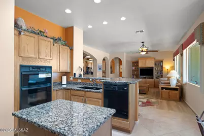 2020 W Cactus Run Drive, Green Valley, AZ 85622 - Photo 13