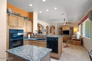 2020 W Cactus Run Dr, Green Valley, AZ 85622 - Photo 13