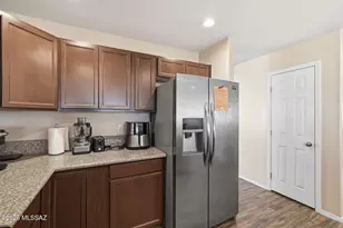 3304 W Athenee Ct, Tucson, AZ 85746 - Photo 9