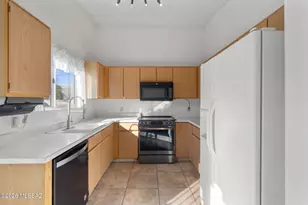 8986 E Weyburn Dr, Tucson, AZ 85730 - Photo 11