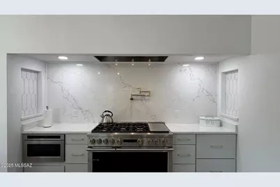 109 E Loch Lomond Place, Oro Valley, AZ 85737 - Photo 11