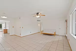 107 E Los Arcos, Green Valley, AZ 85614 - Photo 5