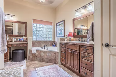 1995 S Via Ventana A La Montana, Green Valley, AZ 85622 - Photo 19