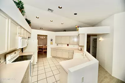 166 N Wellspring Drive, Green Valley, AZ 85614 - Photo 11