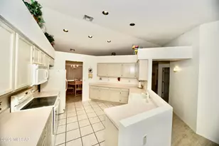 166 N Wellspring Dr, Green Valley, AZ 85614 - Photo 11