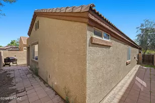 8763 N Black Pine Dr, Tucson, AZ 85743 - Photo 35