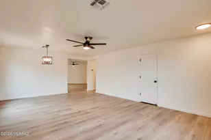 9410 E Grapevine Spring Pl, Tucson, AZ 85710 - Photo 11