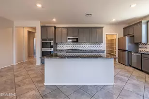 8820 E Stone Meadow Cir, Tucson, AZ 85730 - Photo 7