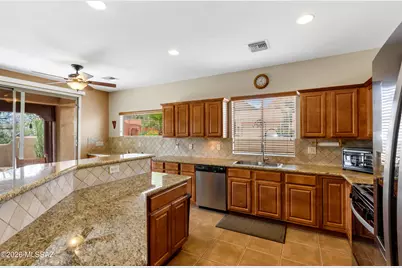 6041 W Ten Star Drive, Tucson, AZ 85713 - Photo 7