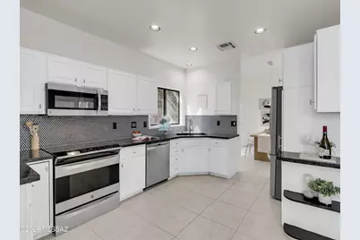6082 N Running Deer Circle, Tucson, AZ 85750 - Photo 13