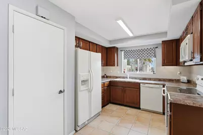 919 W Camino Guarina, Green Valley, AZ 85614 - Photo 11