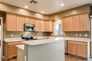 8371 N Amber Burst Dr, Tucson, AZ 85743 - Photo 11