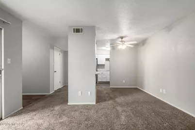 1620 N Wilmot Road #UNIT D271, Tucson, AZ 85712 - Photo 7