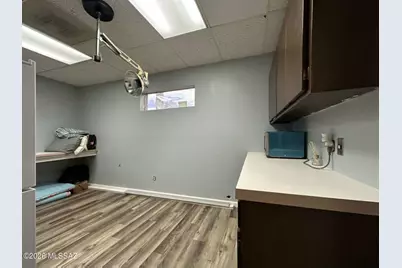 6554 E Carondelet Drive, Tucson, AZ 85710 - Photo 9