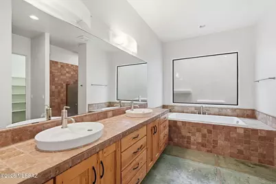 648 E Canyon Rock Road, Green Valley, AZ 85614 - Photo 15