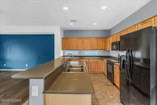 10054 E Cedar Hill Dr, Tucson, AZ 85748 - Photo 9