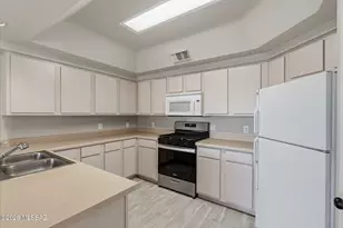 1547 N Paseo La Tinaja, Green Valley, AZ 85614 - Photo 17