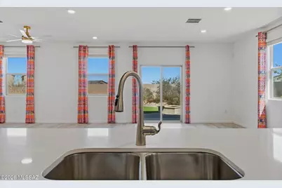 10498 W Beaman Lane, Marana, AZ 85653 - Photo 11