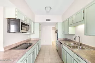 1311 W Calle Serrano, Green Valley, AZ 85622 - Photo 9