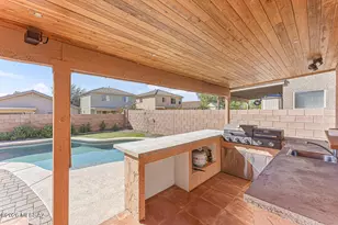 669 W Cholla Crest Dr, Green Valley, AZ 85614 - Photo 5