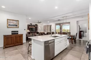 829 N Broken Hills Dr, Green Valley, AZ 85614 - Photo 11