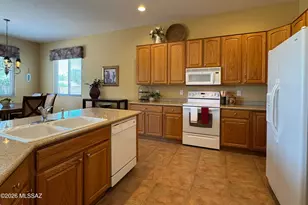 433 N Mountain Brook Dr, Green Valley, AZ 85614 - Photo 11