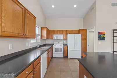 971 N Desert Deer Ps, Green Valley, AZ 85614 - Photo 9