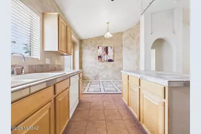 8844 E Marci Lynne Way, Tucson, AZ 85747 - Photo 11