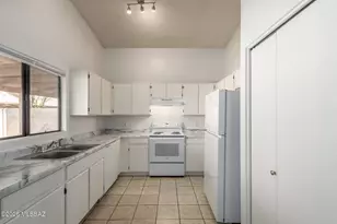 1608 W Mulholland Ct, Tucson, AZ 85746 - Photo 11