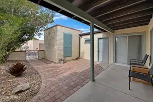 952 W Camino Asturias, Green Valley, AZ 85622 - Photo 3