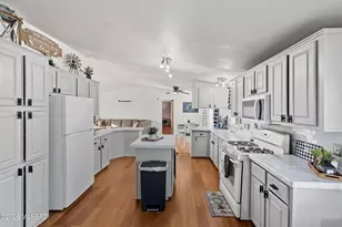 8555 S Alice Vail Ln, Tucson, AZ 85736 - Photo 3