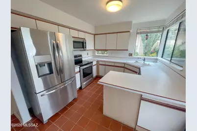 310 E Highcourte Lane, Tucson, AZ 85737 - Photo 3