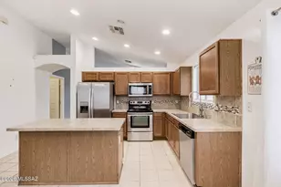 8509 E Sarnoff Ridge Loop, Tucson, AZ 85710 - Photo 13