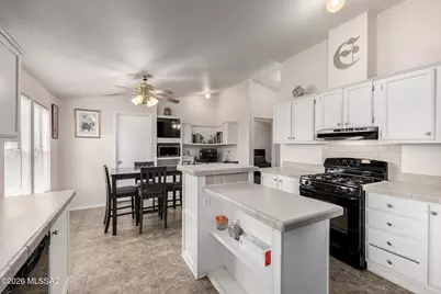 2854 E Cottonwood Club Lane, Tucson, AZ 85706 - Photo 11