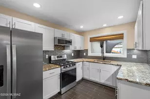 2961 N RÃ­o Verde Dr, Tucson, AZ 85715 - Photo 3