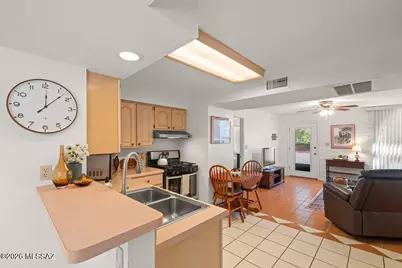 348 S Paseo Lobo #C, Green Valley, AZ 85614 - Photo 15