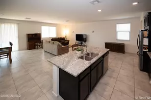 8746 E Stone Meadow Cir, Tucson, AZ 85730 - Photo 9